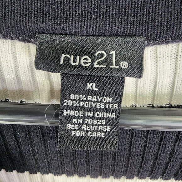 Womens Rue21 Black & White Striped Ribbed Top Long Sleeve V Neck Lace Up Size XL - Picture 4 of 8